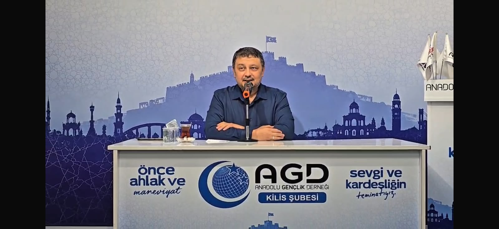 Dr. Öğr. Üyesi Bünyamin Açıkalın, AGD'nin Haftalık Olarak Düzenlediği Asr-ı Saadet Derslerinde Bu Hafta  “Duanın Önemi” Başlıklı Sunum Yaptı